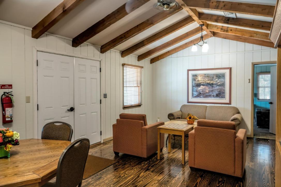 Postoak Lodge And Retreat Tulsa Bagian luar foto