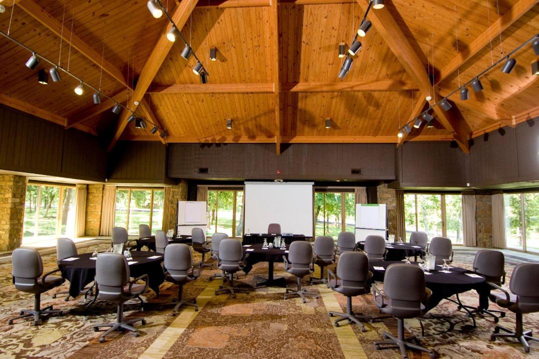 Postoak Lodge And Retreat Tulsa Bagian luar foto