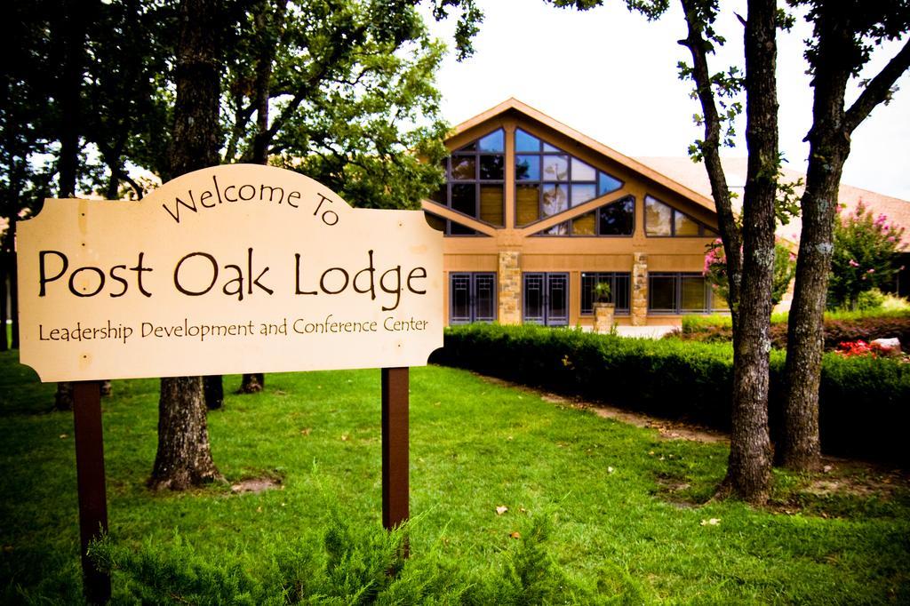 Postoak Lodge And Retreat Tulsa Ruang foto