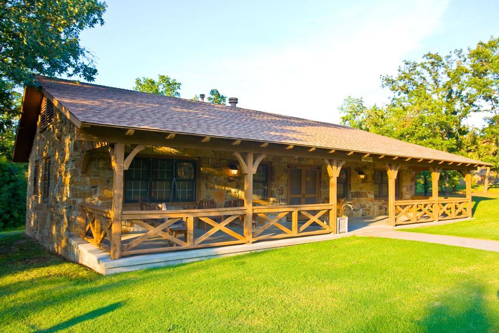 Postoak Lodge And Retreat Tulsa Ruang foto