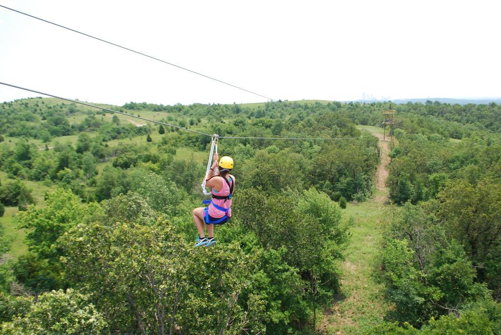 Postoak Lodge And Retreat Tulsa Ruang foto
