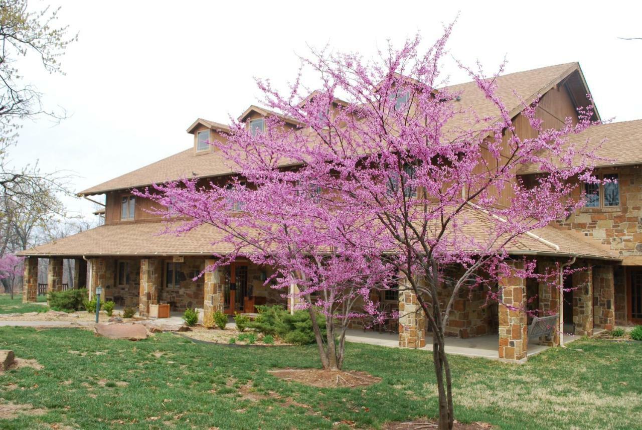 Postoak Lodge And Retreat Tulsa Ruang foto