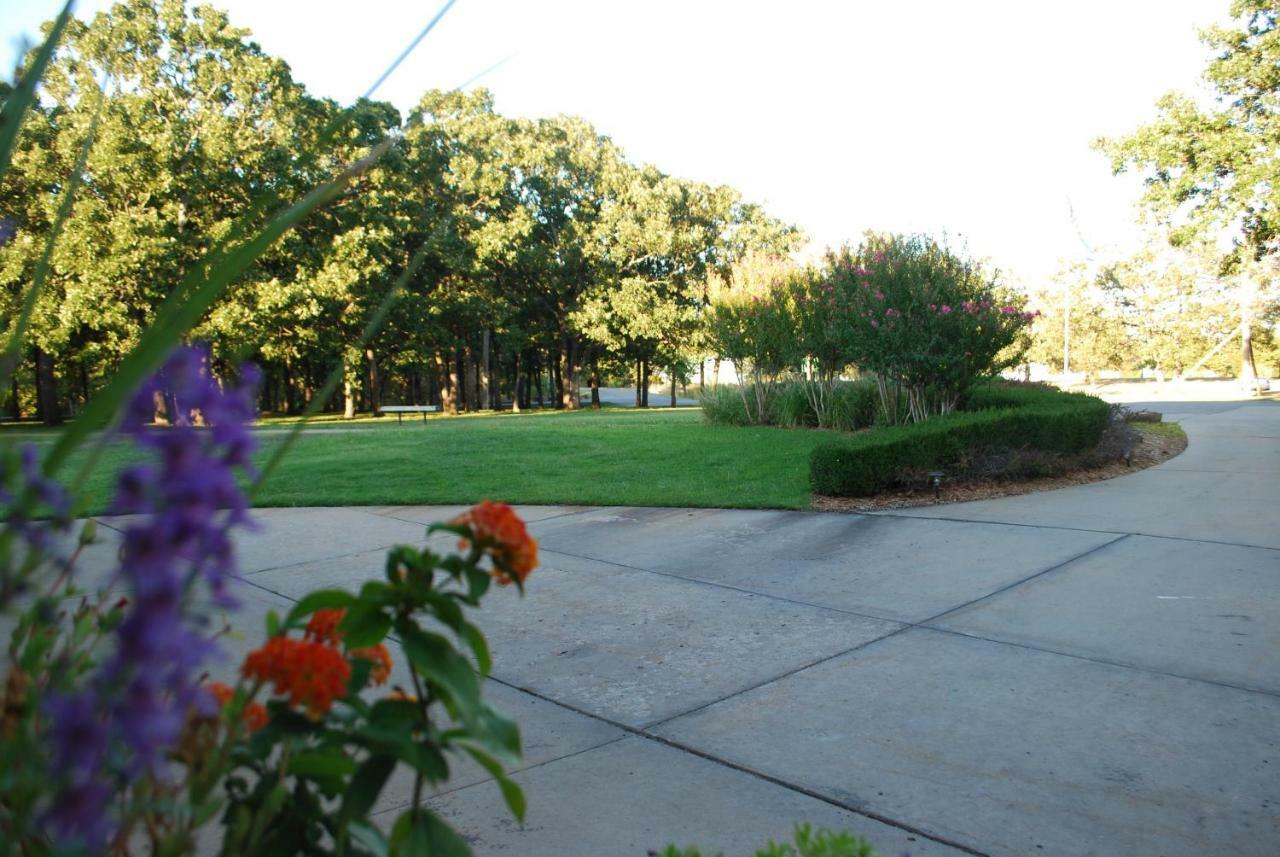 Postoak Lodge And Retreat Tulsa Ruang foto