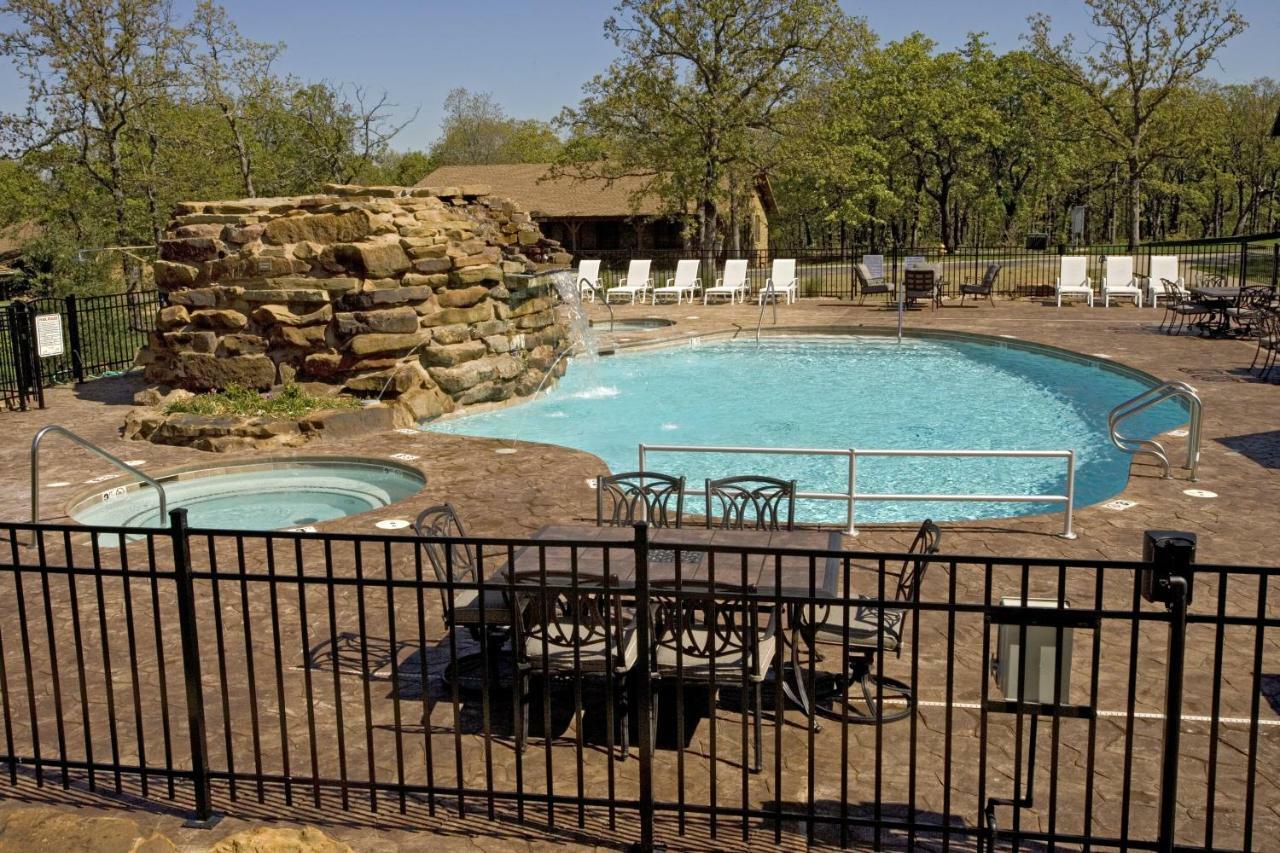 Postoak Lodge And Retreat Tulsa Ruang foto